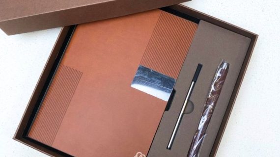 Bangun Branding Lebih Kuat dengan Souvenir Corporate yang Tepat